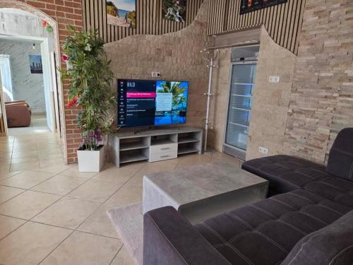 Schwanenstadt Apartment | Cozy Toskana Wohnung: Family-Friendly Retreat Awaits