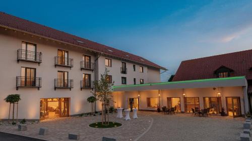 Eching Hotel | Pet-Friendly Gasthaus Forster am See in Eching