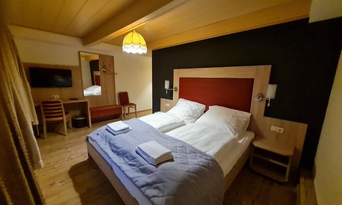 Oeversee Hotel | Cozy Gasthaus Frörup: Pet Friendly with Breakfast Included