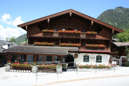Alpbach House | Discover Gasthaus Jakober: Pet-Friendly with Breakfast