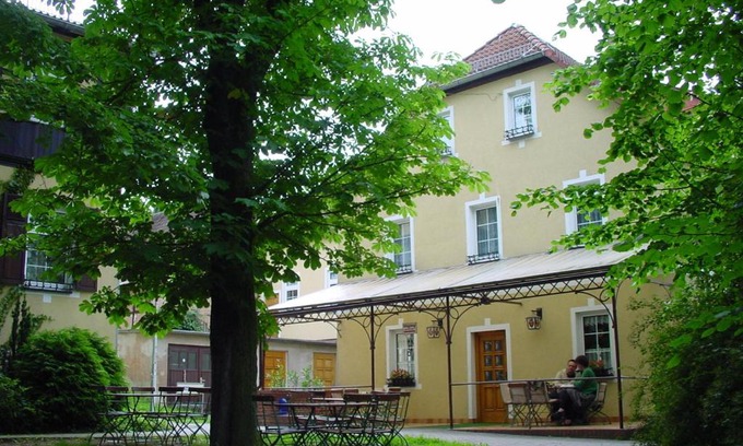 Rudolstadt House | Discover Gast- und Pensions-Haus Hodes: Pet Friendly Retreat