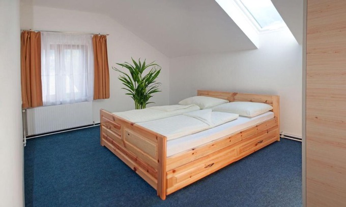 Spittal an der Drau Hotel | Comfortable Stay at Gasthaus Pension Goldeck: Pet Friendly