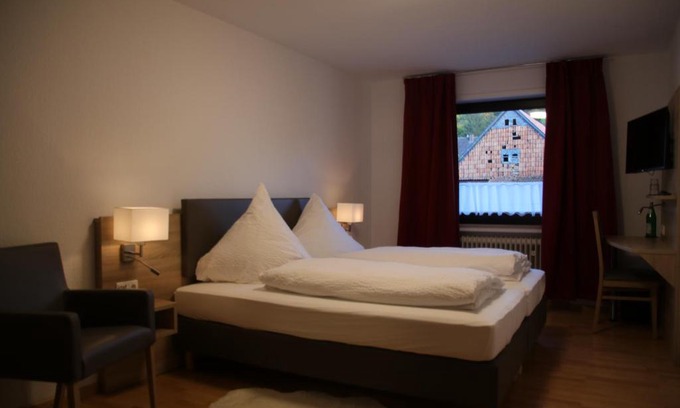Hildesheim District Hotel | Cozy Retreat at Gasthaus Reinhardt - Pet and Child Friendly