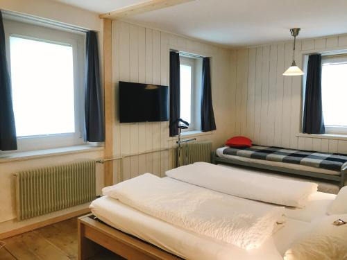 Filisur Hotel | Pet-Friendly Retreat at Gasthaus Schöntal with Hot Tub