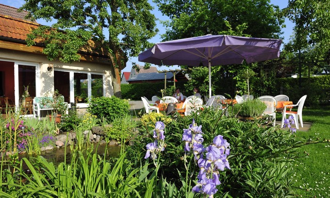 Lubstorf House | Discover Gasthaus Zum Rethberg: Family-Friendly Escape