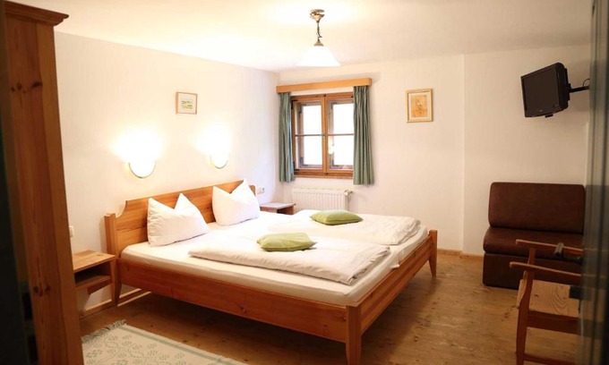 Englmannsberg Hotel | Pet-Friendly Gasthaus zum Späth: Great Amenities Await