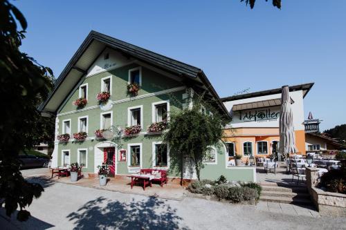 Golling an der Salzach House | Oceanfront Getaway at Gasthof Abfalter – Rated 9.1/10