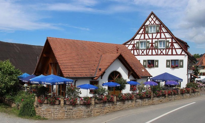 Salem House | Welcoming Gasthof Adler: Pet-Friendly Retreat for Families