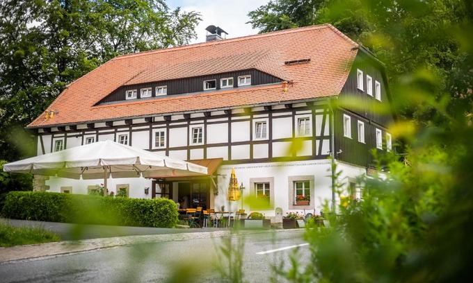 Luftkurort Luckendorf Hotel | Pet-Friendly Gasthof Alte Schmiede with Spa Near Lückendorf