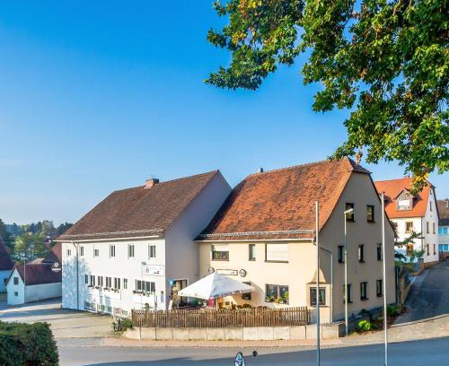 Falkendorf Hotel | Cozy Gasthof Alte Post: Pet-Friendly & Family-Oriented Stay