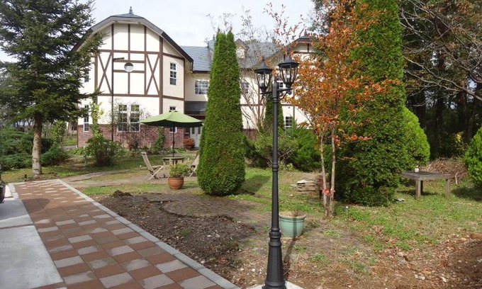 Nasu House | Cozy Gasthof Arutany: Family-Friendly with Hot Tub & Kitchen