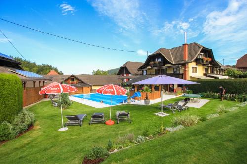 Krumpendorf am Woerther See House | Discover Gasthof Pisl: Family-Friendly with Pool & Breakfast