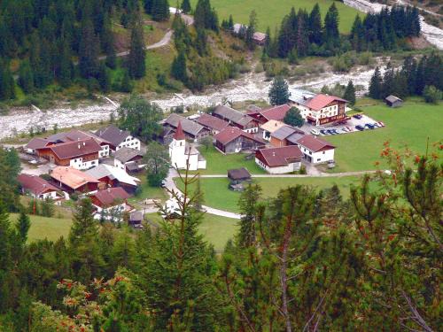 Boden House | Discover Gasthof Bergheimat: Family-Friendly Oceanfront Escape