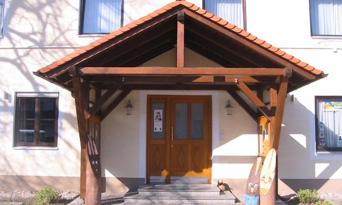 Waidhofen Hotel | Discover Gasthof Bogenrieder: Family & Pet Friendly Stay