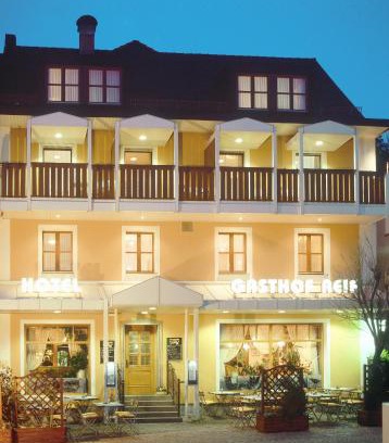 Konigstein in der Oberpfalz Hotel | Pet-Friendly Gasthof Hotel Reif with Ocean View Pool