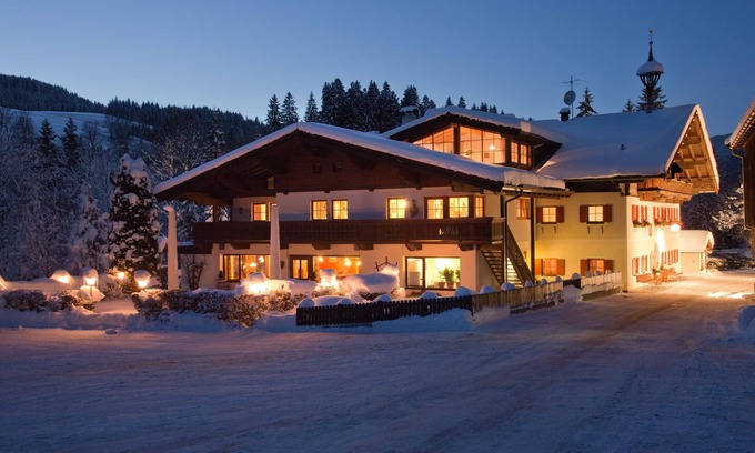 Fieberbrunn Hotel | Discover Gasthof Eiserne Hand: Spa & Family-Friendly Stays