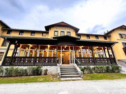 Obertressen Hotel | Discover Gasthof Elisabeth: Pet-Friendly Retreat Awaits