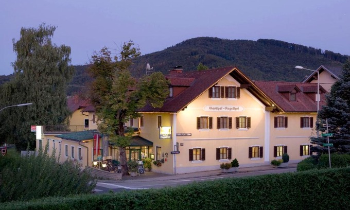 Gmunden House | Discover Gasthof Engelhof: Guest-Favorite with Breakfast