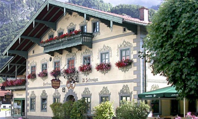 Flintsbach A. Inn Apartment | Enjoy a Cozy Retreat at Gasthof Falkenstein with Breakfast