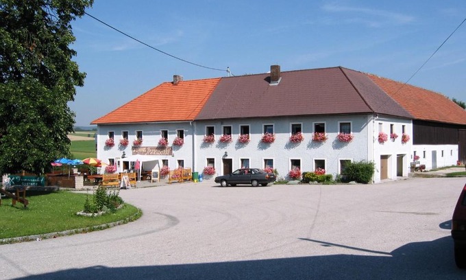 Leopoldschlag Hotel | Discover Gasthof Franzosenhof: Family-Friendly Retreat
