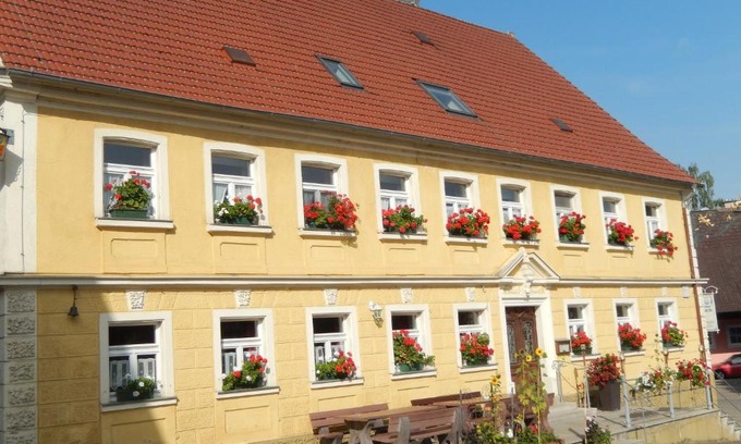 Dinkelsbuehl Hotel | Discover Gasthof Goldenes Rössle: Family-Friendly Retreat