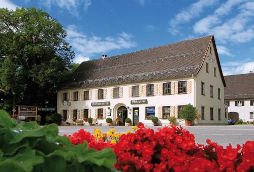 Steingaden House | Welcoming Gasthof Graf: Pet-Friendly Stay with Dining Options