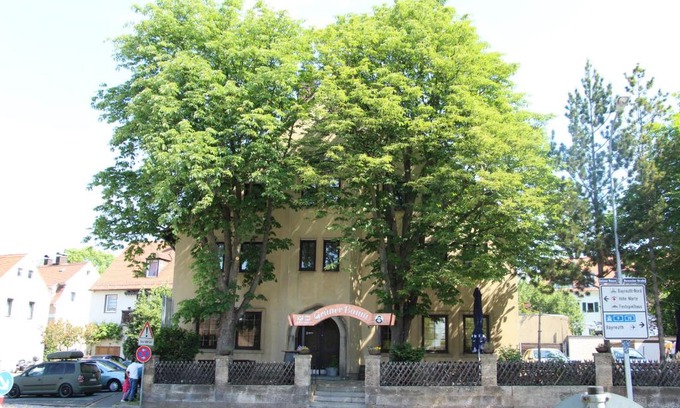 Bayreuth Hotel | Cozy Gasthof Gruner Baum with Oceanfront Dining Experience
