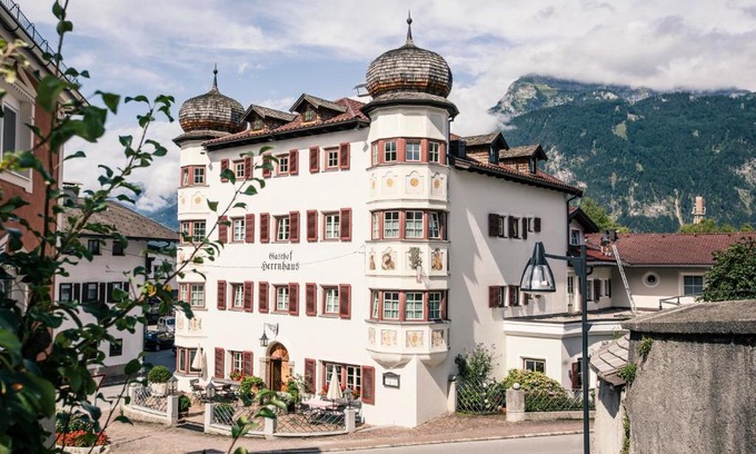 Brixlegg Hotel | Top-Rated Gasthof Herrnhaus: Pet-Friendly & Family Welcoming