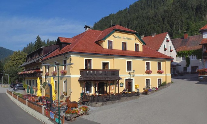 Baierdorf Hotel | Experience Gasthof Hirschenwirt: Pool, Spa & Family Fun