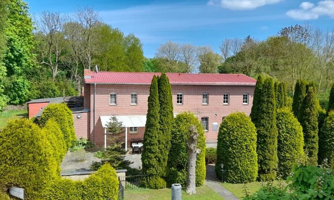 Mesekenhagen Bed & Breakfast | Gasthof Holtz