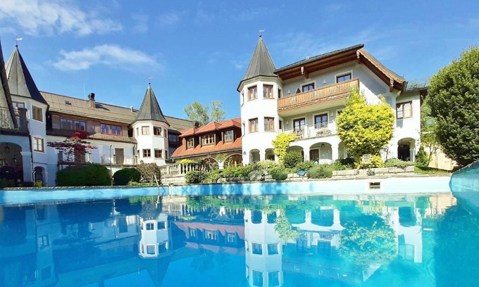 Aigen Hotel | Pet-Friendly Gasthof Hotel Doktorwirt with Spa & Ocean Views