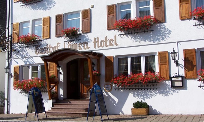 Bad Buchau Hotel | Pet-Friendly Gasthof Hotel Löwen: Family Fun Awaits!