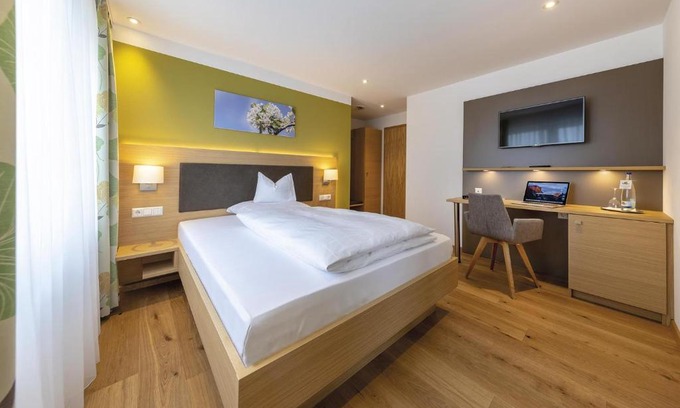 Berghulen Hotel | Relax at Gasthof - Hotel zum Ochsen with Ocean Views