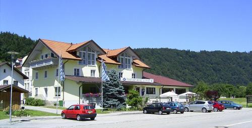 Obernzell Hotel | Experience Gasthof Hotel zur Post: Pet-Friendly Oceanfront Stay