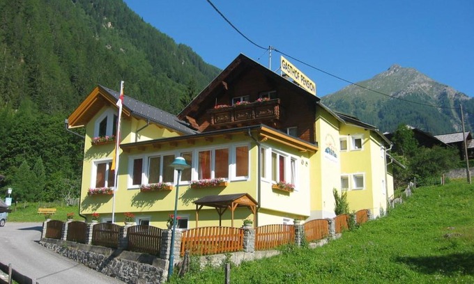 Flattach House | Discover Gasthof Innerfraganterwirt: Family-Friendly & Rated 9/10