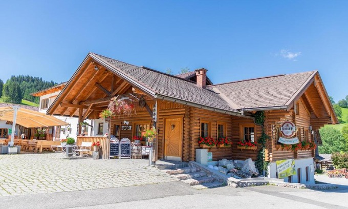 Hollenstein an der Ybbs Hotel | Pet-Friendly Gasthof Jagersberger with a 9.2/10 Rating