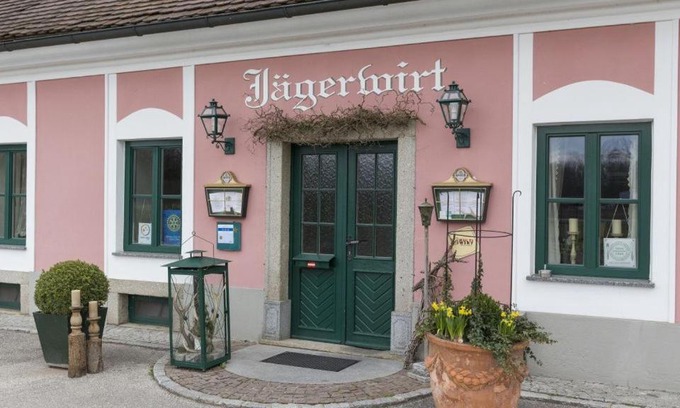 Naarn im Machlande Hotel | Pet-Friendly Getaway at Gasthof Jaegerwirt - Rated 8.1/10