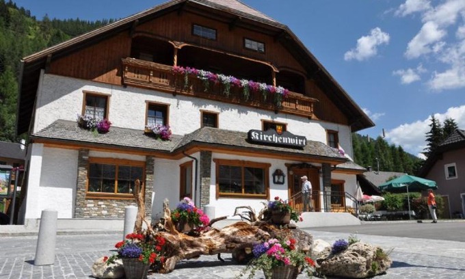 Zederhaus Hotel | Pet-Friendly Gasthof Kirchenwirt: Ideal for Families