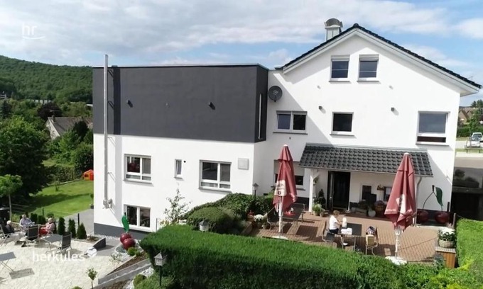 Sontra House | Pet-Friendly Gasthof Kirschtraum with Breakfast & Dining