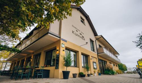 Podersdorf am See Hotel | Pet-Friendly Gasthof Kummer with Breakfast and Family Amenities