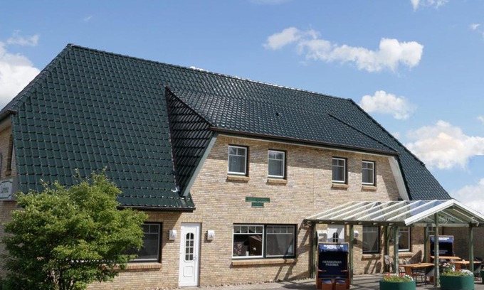 Hamdorf Hotel | Discover Gasthof Lafrenz: Pet-Friendly and Family Ready