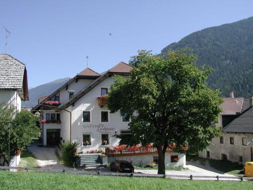 Rasun di Sopra Hotel | Cozy Gasthof Lechner: Family-Friendly & Relaxing Amenities
