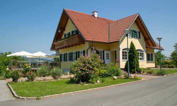 Deutschlandsberg Hotel | Oceanfront Getaway at Gasthof Leibenfelderstub'n