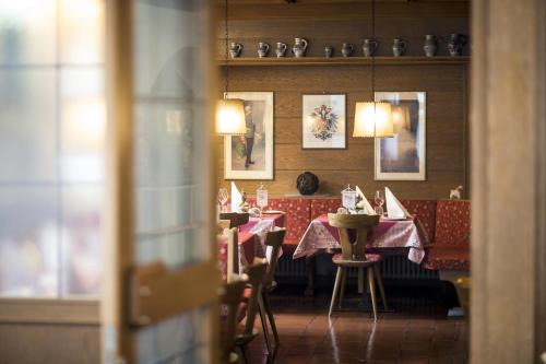 Colle Isarco Hotel | Cozy Gasthof Moarwirt: Family-Friendly Stay with Breakfast