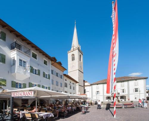 Caldaro Sulla Strada del Vino Hotel | Guest Rated 8.9: Gasthof Mondschein with Oceanfront Views