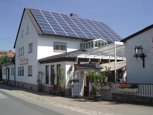 Obernzenn Hotel | Discover Gasthof Pension Grüne Au: Family-Friendly Retreat