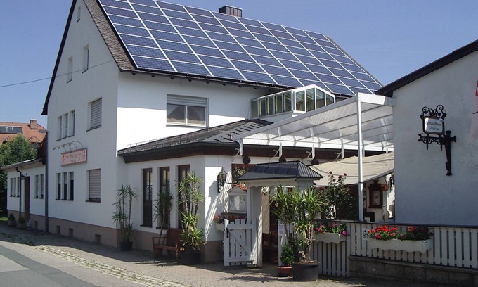 Obernzenn House | Discover Gasthof-Pension Grüne Au: Family-Friendly Retreat