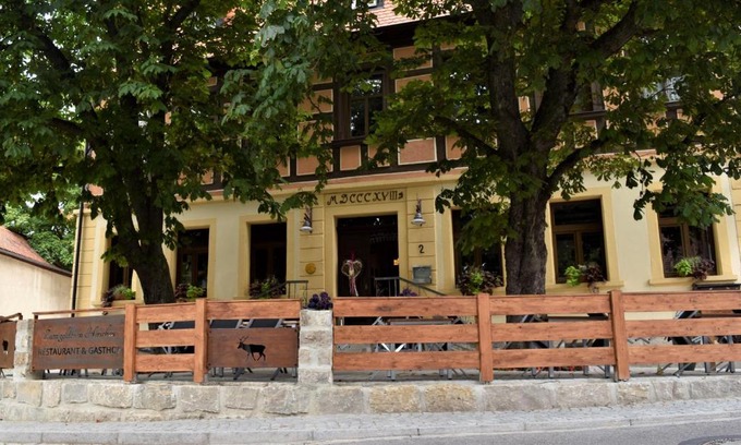 Burgbernheim Hotel | Family-Friendly Gasthof Pension Zum goldenen Hirschen