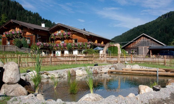 Goldegg Hotel | Discover Gasthof Pesbichl: Pet-Friendly with Ocean View