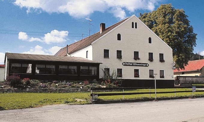 Worth an der Donau House | Pet-Friendly Gasthof Pflamminger with Family Amenities